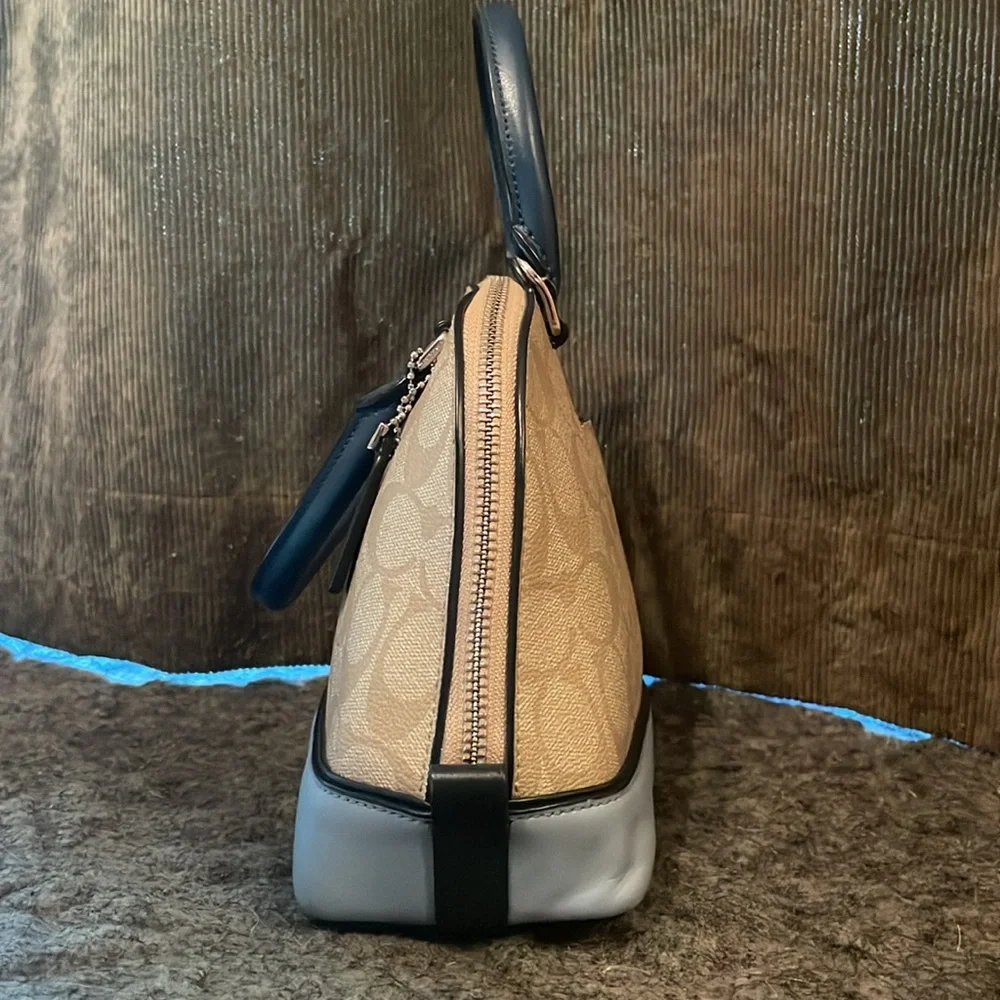 Coach purse - Picture 3 of 8